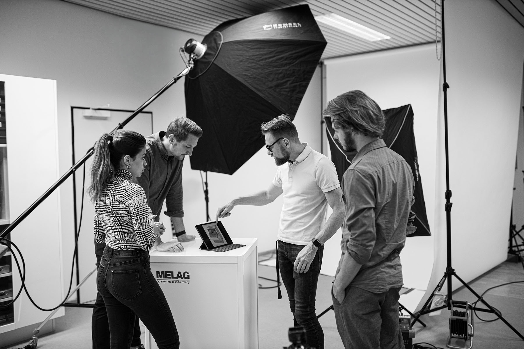 Bildabnahme am Set im Showroom von MELAG, gemeinsam mit dem Team des Kunden