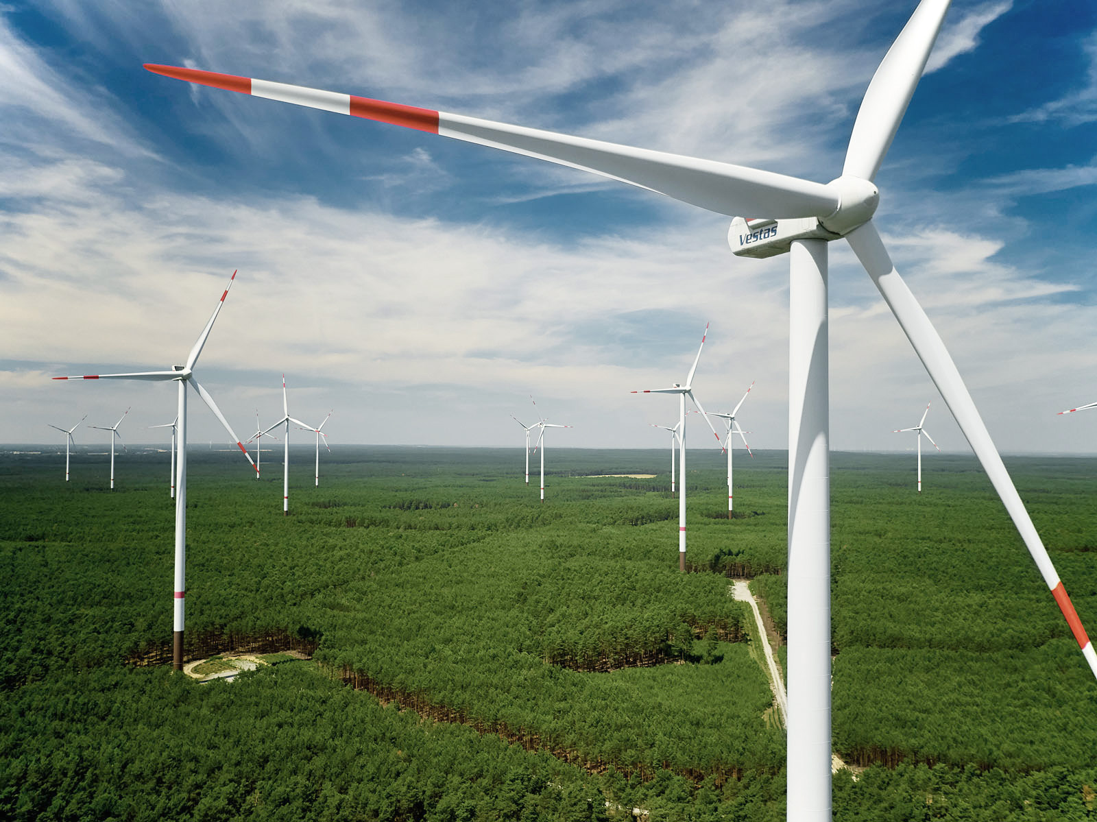 Luftaufnahme eines Windparks für UKA